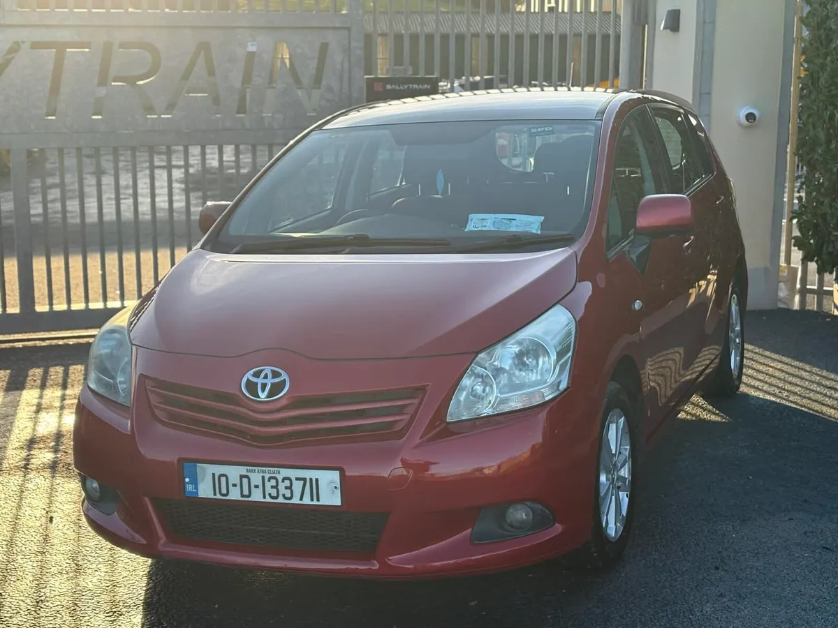 2010 Toyota Avensis Verso - Image 4