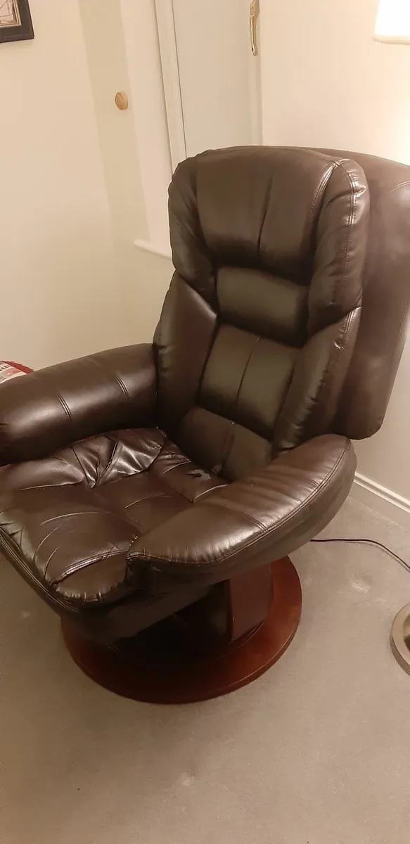 Leather swivel reclining chair - Image 2