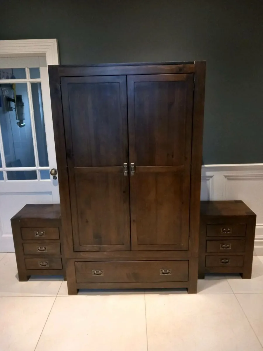 Wardrobe & side lockers x2 - Image 1