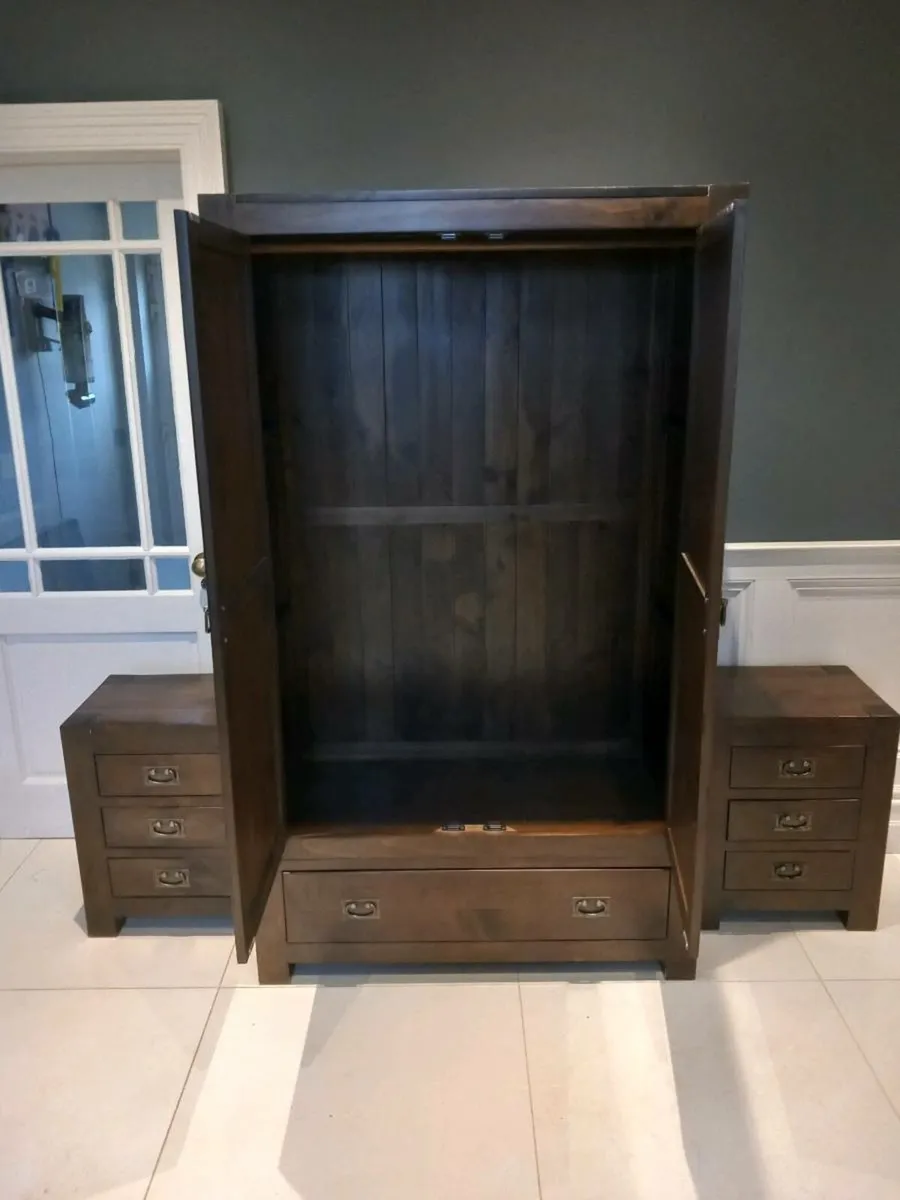 Wardrobe & side lockers x2 - Image 2