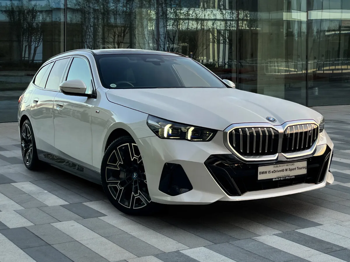 BMW i5 eDrive40 M Sport Touring *Panroof* - Image 1
