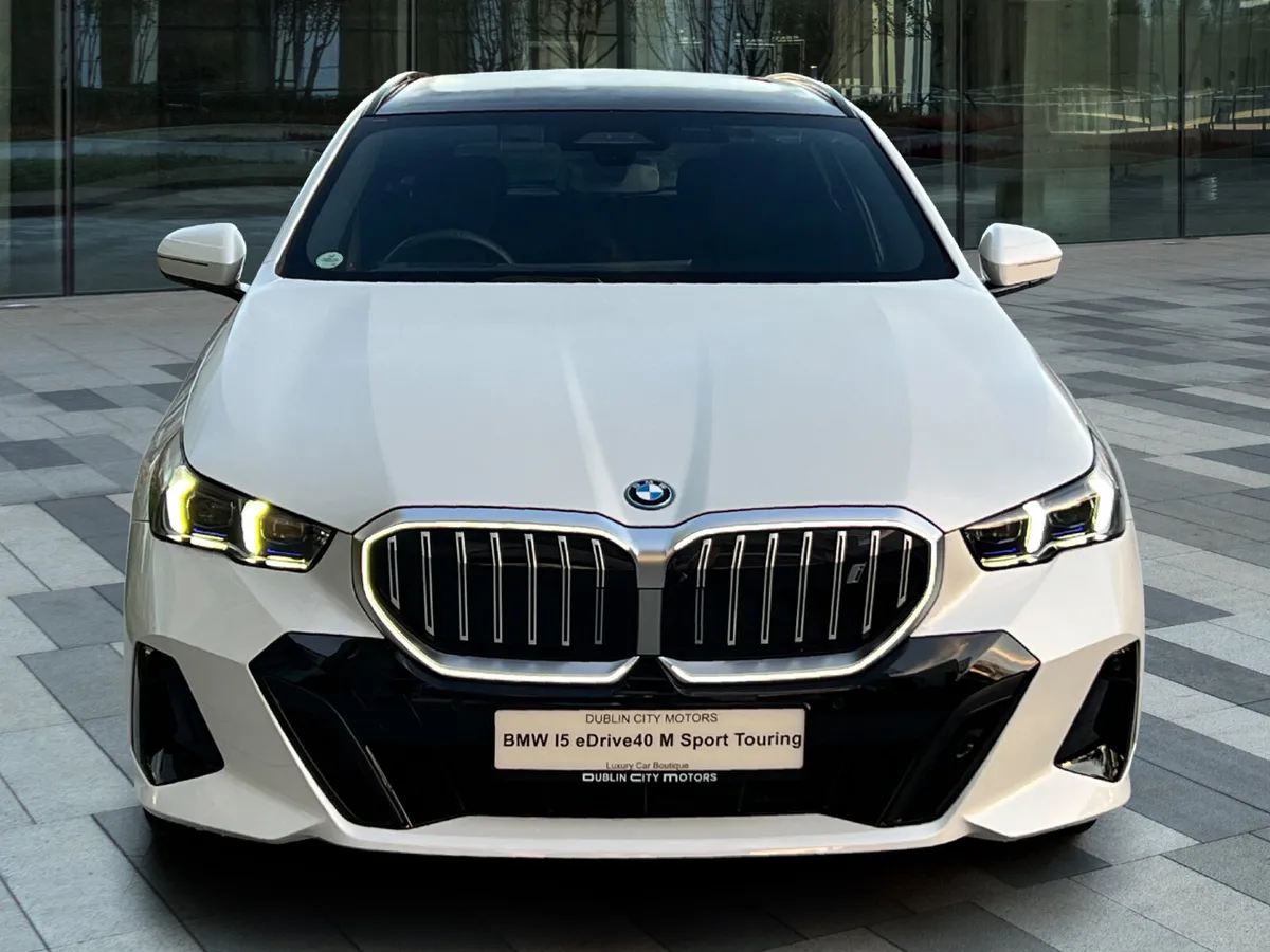 BMW i5 eDrive40 M Sport Touring *Panroof* - Image 2