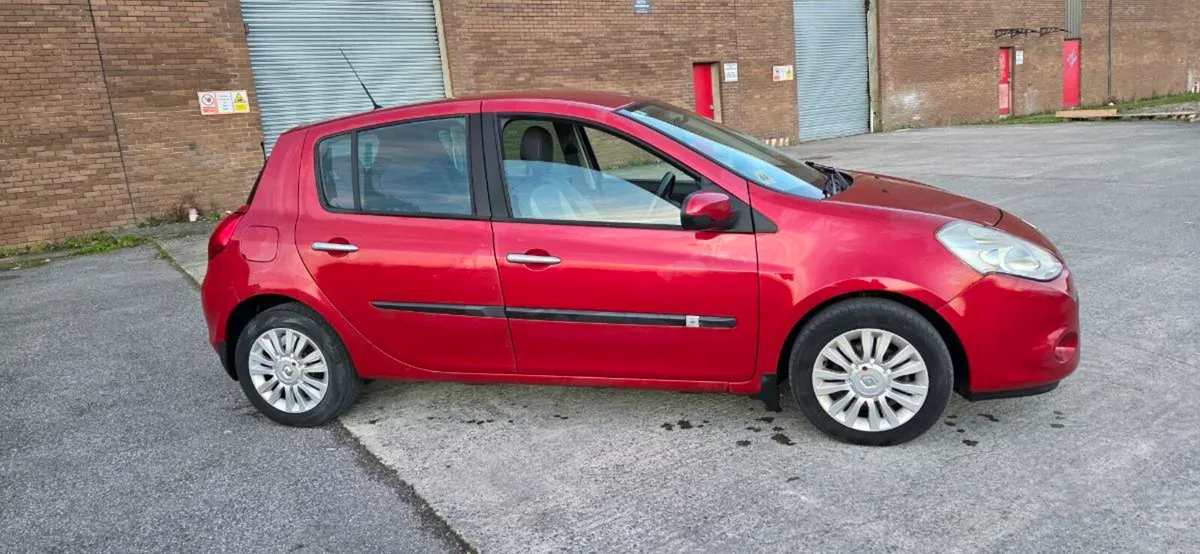 Renault Clio - Image 1