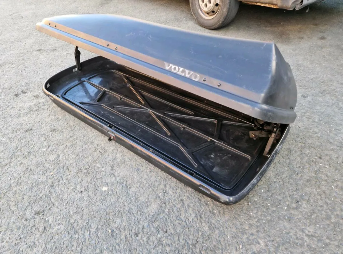 Volvo roof box - Image 1