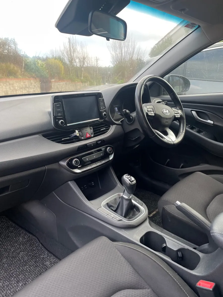 Hyundai i30 fastback - Image 4