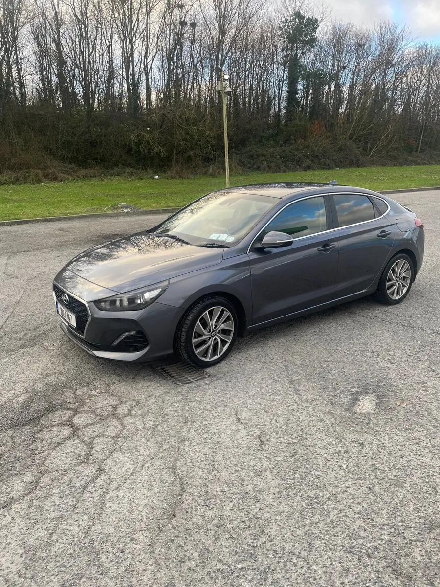 Hyundai i30 fastback - Image 1