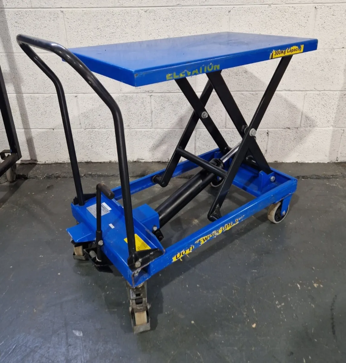 Hydraulic lifting trolley - Image 1