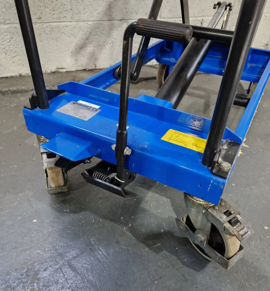 Hydraulic lifting trolley - Image 3