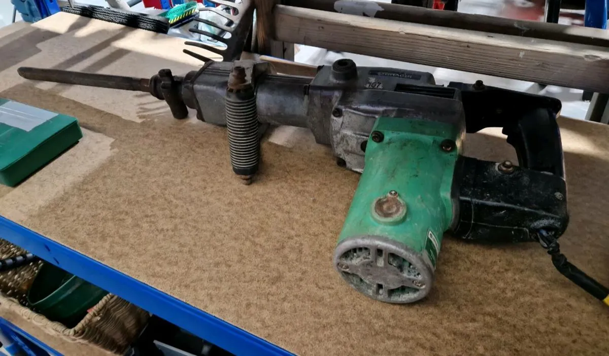 Hitachi kango 110v - Image 1