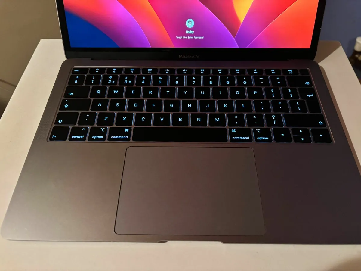 Macbook Air - Image 2