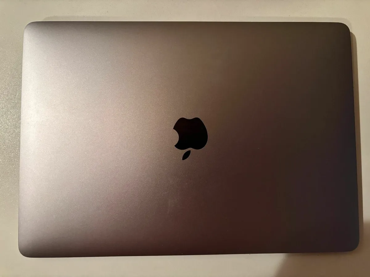 Macbook Air - Image 3