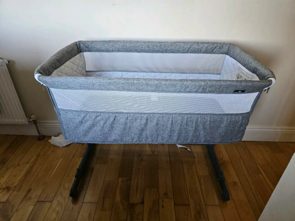 Bedside Crib - Image 1