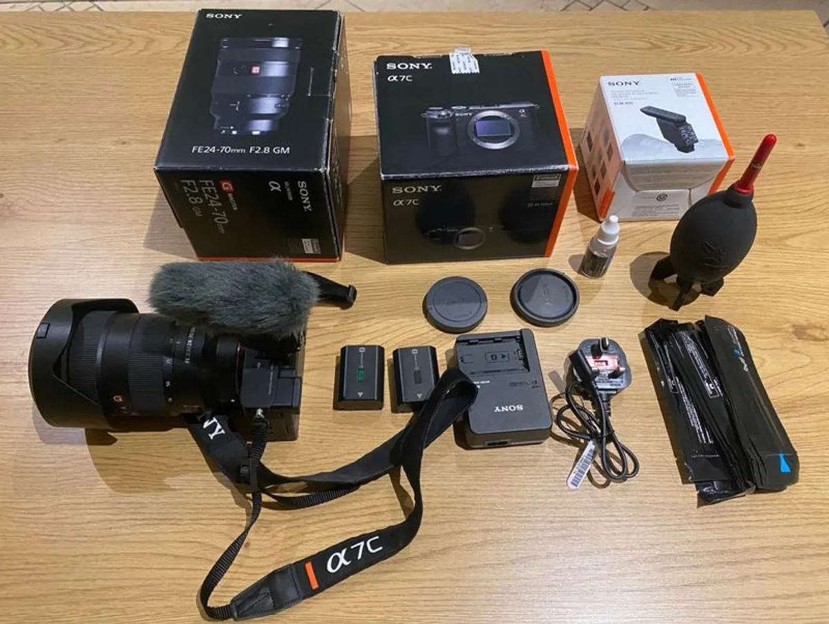 Sony A7C Bundle  24 70mm F28 GM lens  Mic Ecm B10  like new - Image 1