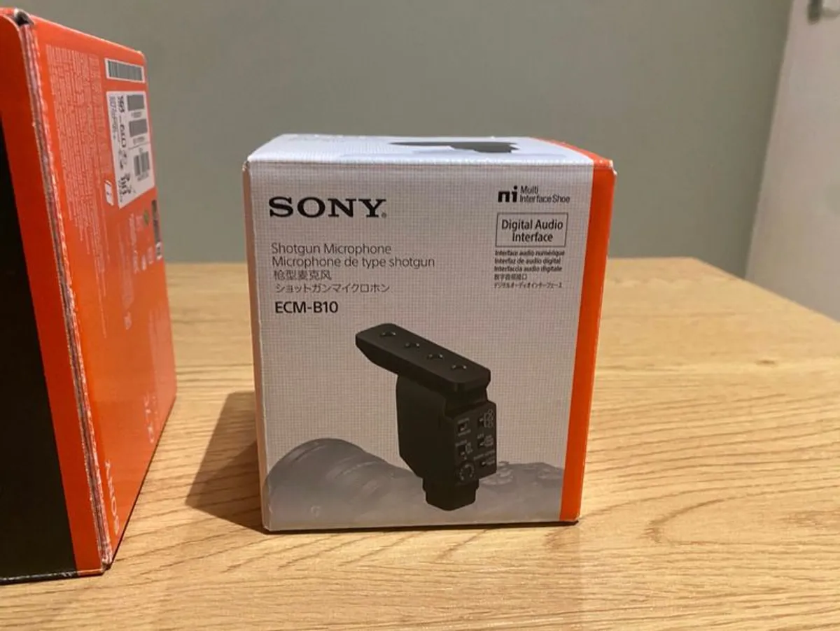 Sony A7C Bundle  24 70mm F28 GM lens  Mic Ecm B10  like new - Image 4
