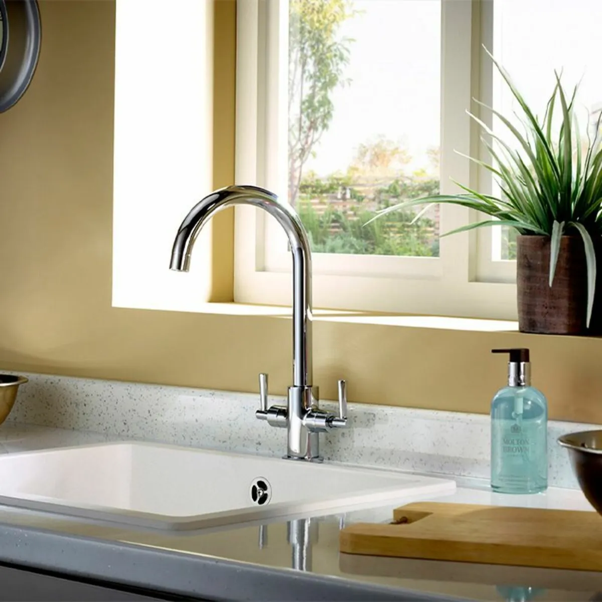 Kitchen Sink Mixer Tap | Chrome Faucet Swan Neck - Image 2