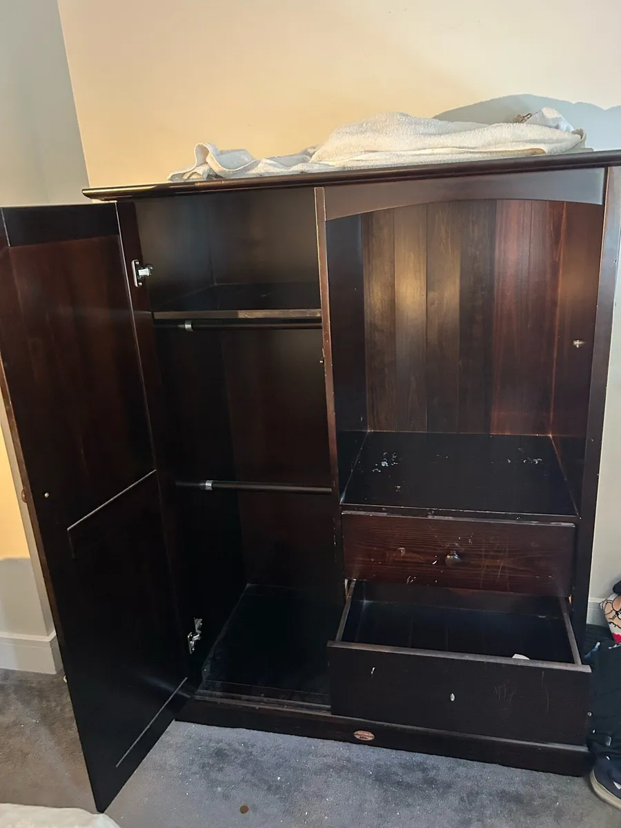 Kids wardrobe - Image 1