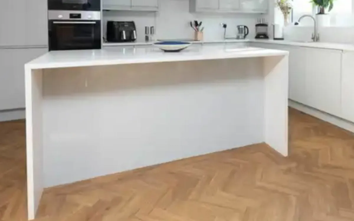 Kitchen Island - Image 4