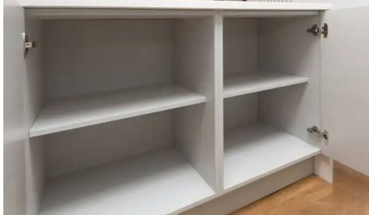 Kitchen Island - Image 3