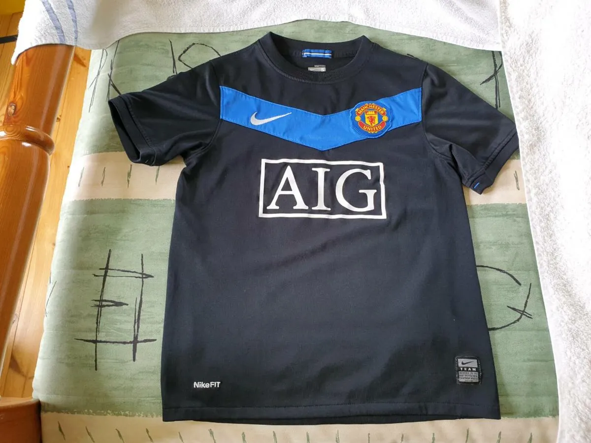 Manchester United Football Club Away Jersey 2008 - Image 1