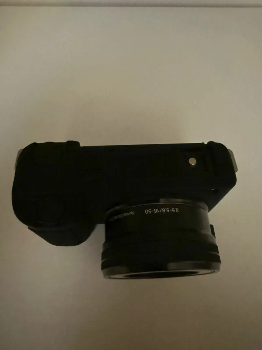 Sony Alpha ZV-E10 Camera with 16-50mm Lens - Image 4