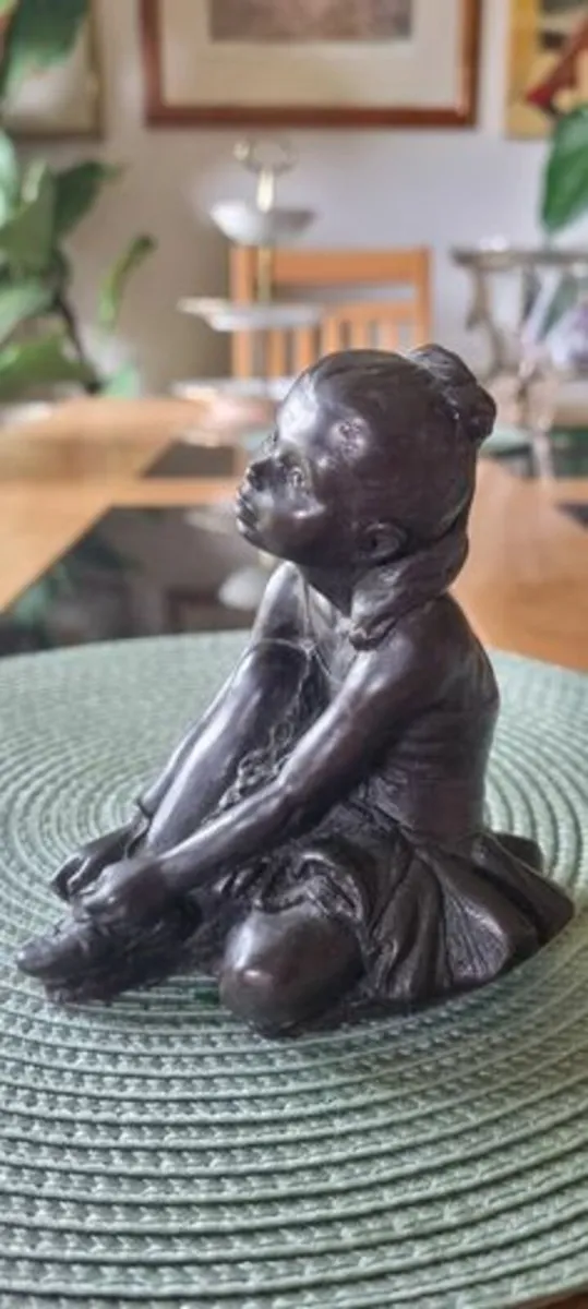 A small ballerina figurine - Image 1