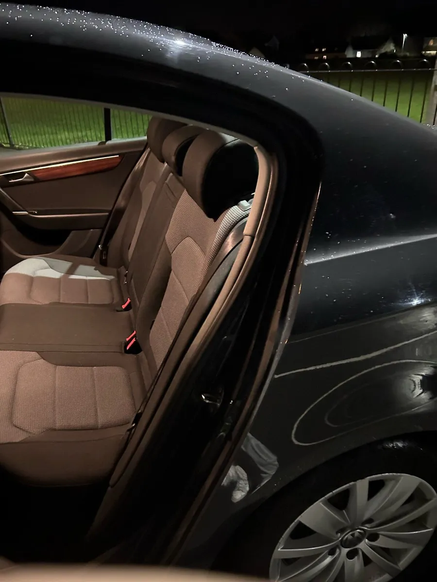 Volkswagen Passat - Image 4