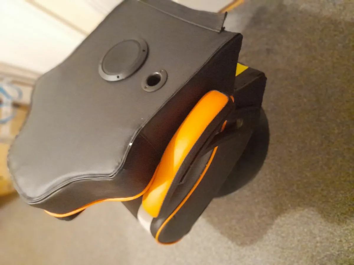 Gaming Chair - Image 4