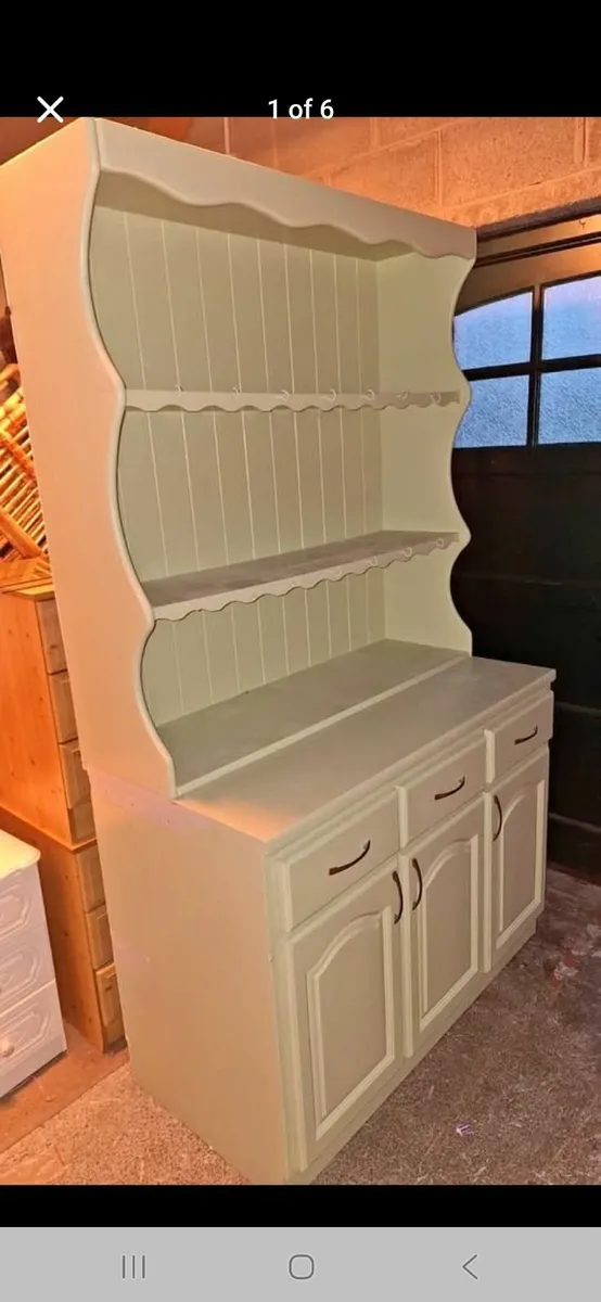 Green kitchen dresser