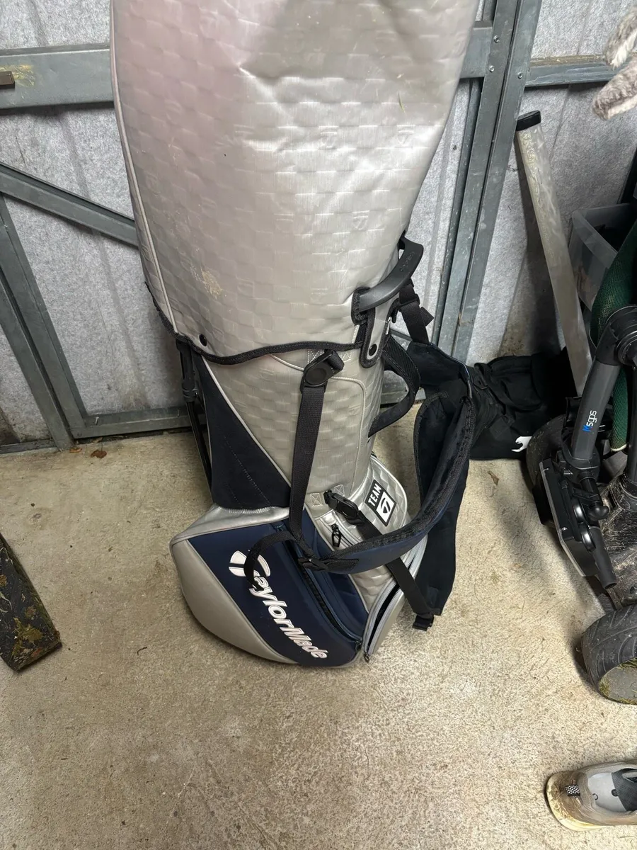 Taylormade QI10 stand bag - Image 1