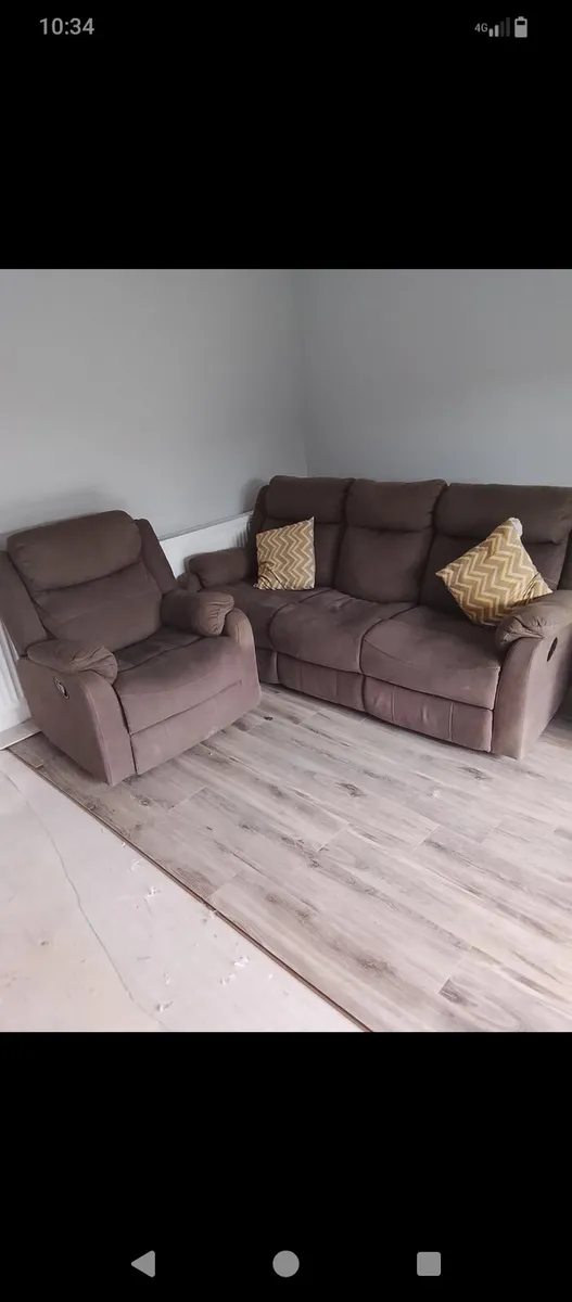 Chairs and couch - Image 2