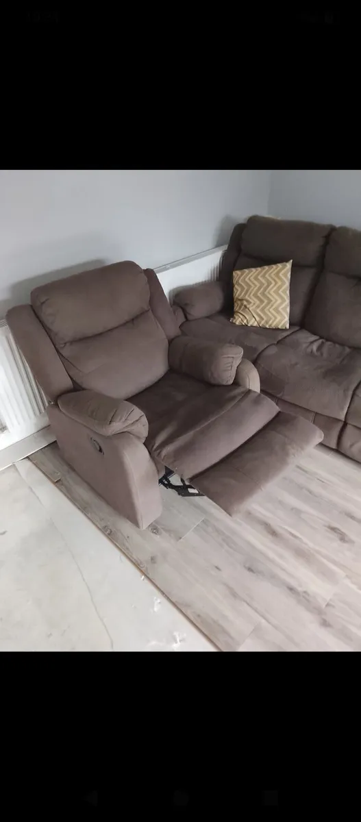 Chairs and couch - Image 3