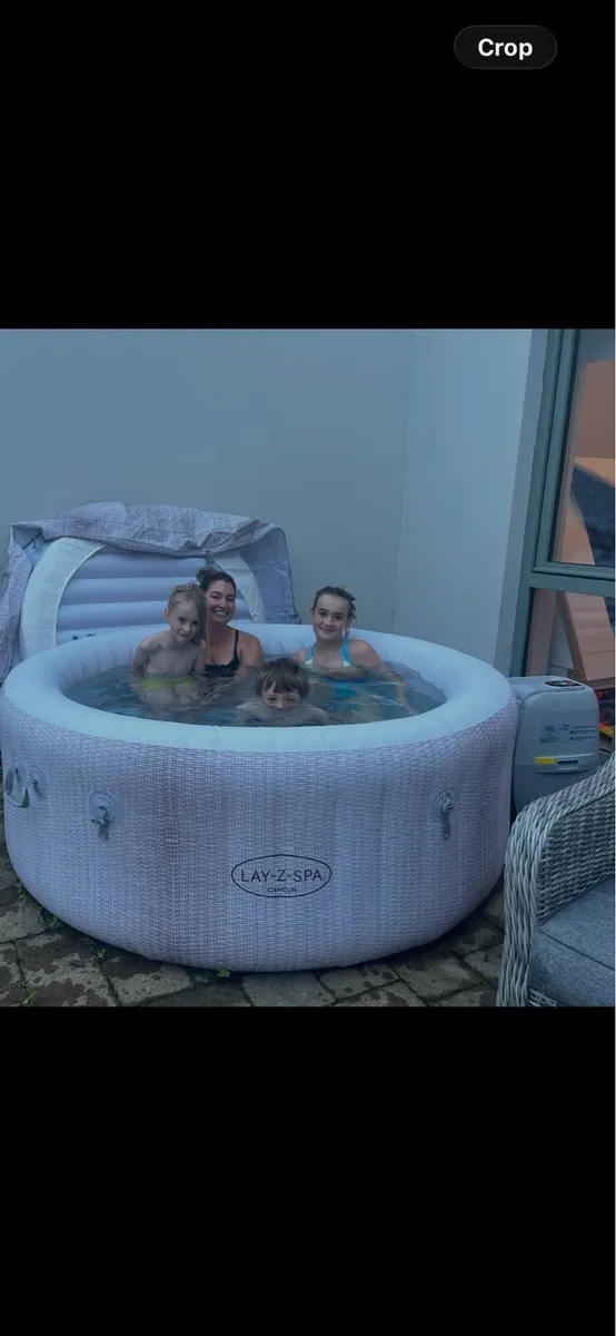 Lay‑Z‑Spa Cancun inflatable model