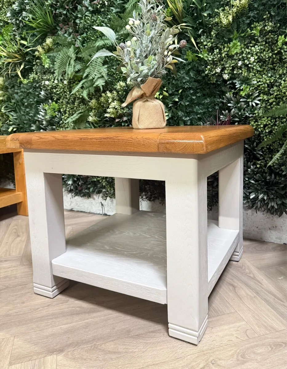 Weathered oak side/lamp table - Image 1