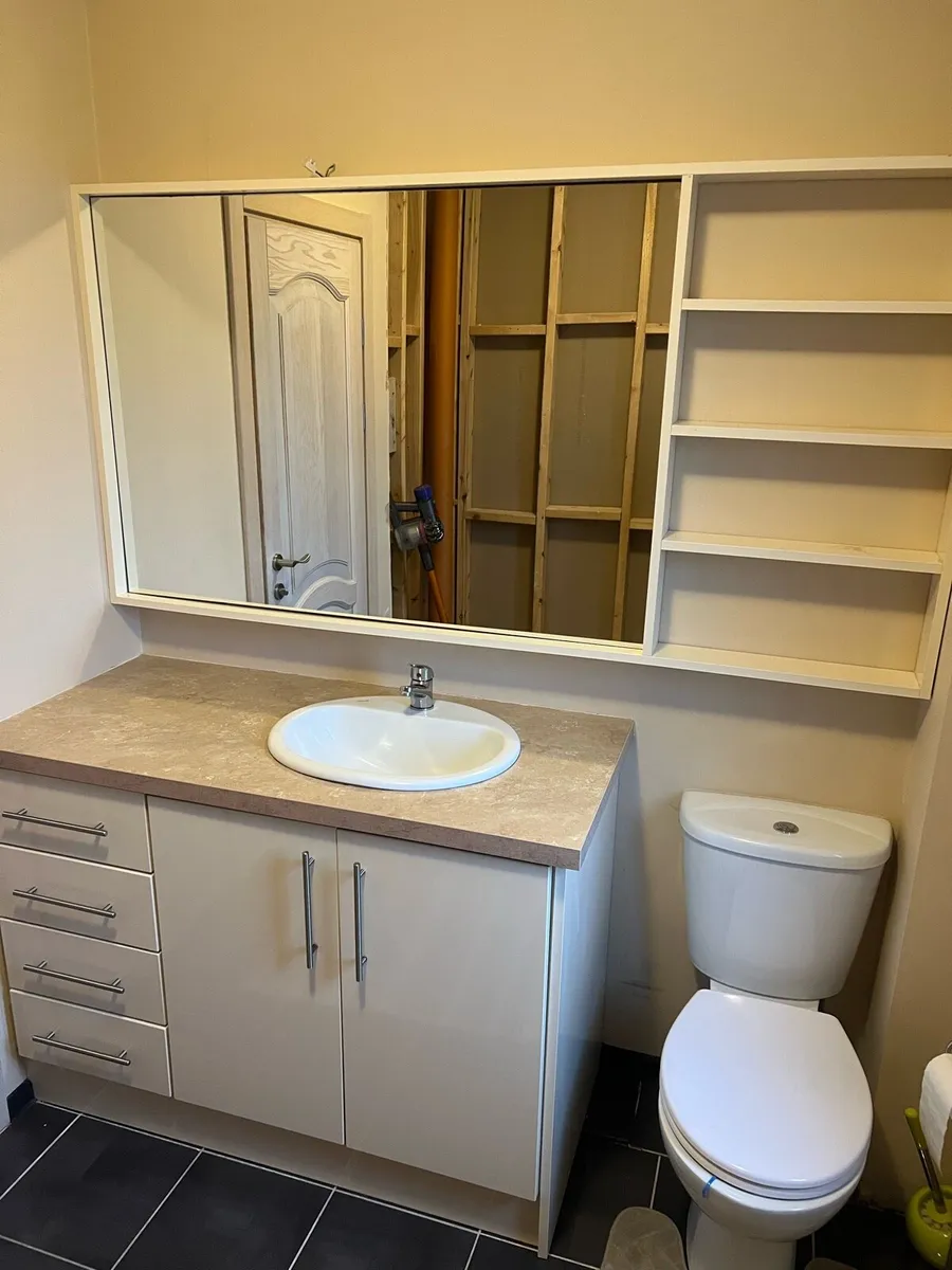 Bathroom unit + mirror