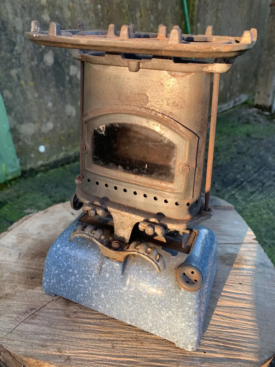 Vintage Beatrice Paraffin Stove - Image 1