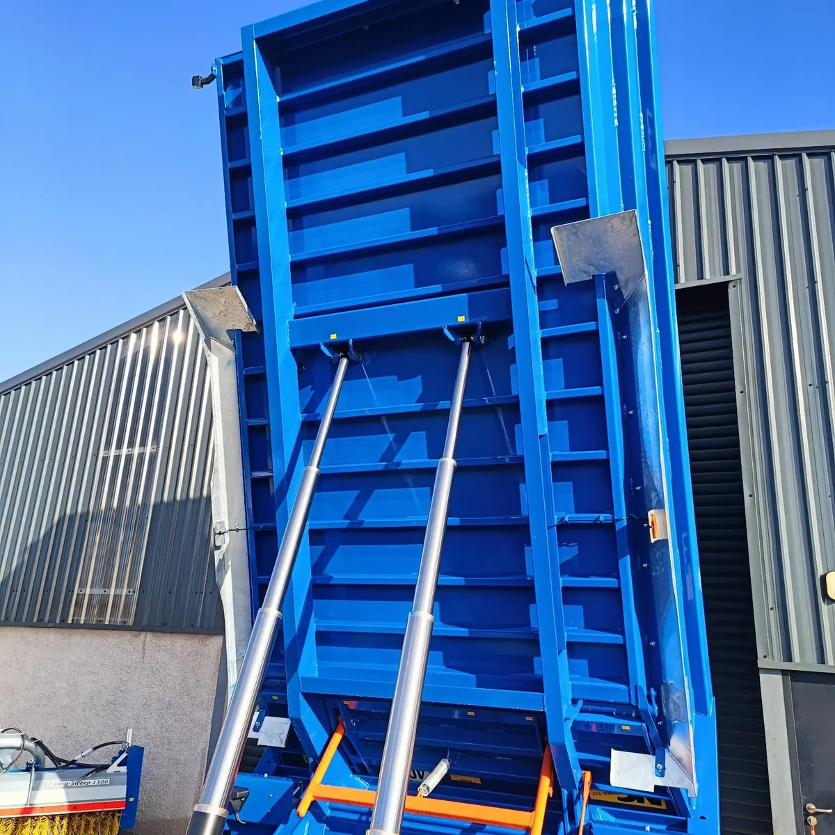 NC 314 Dump Trailer - Image 4