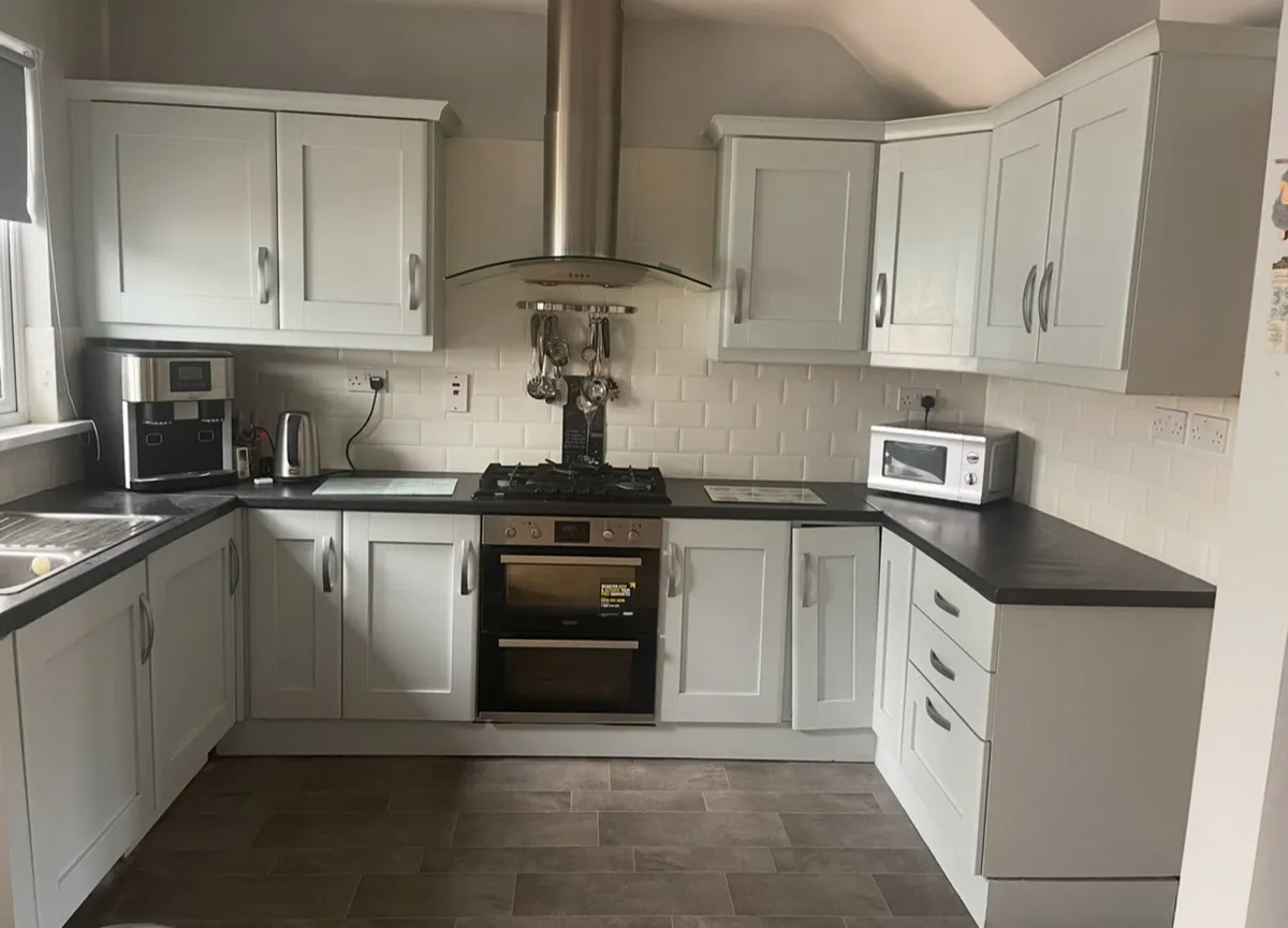 SOLID WOOD KITCHEN & APPLIANCES - Image 1