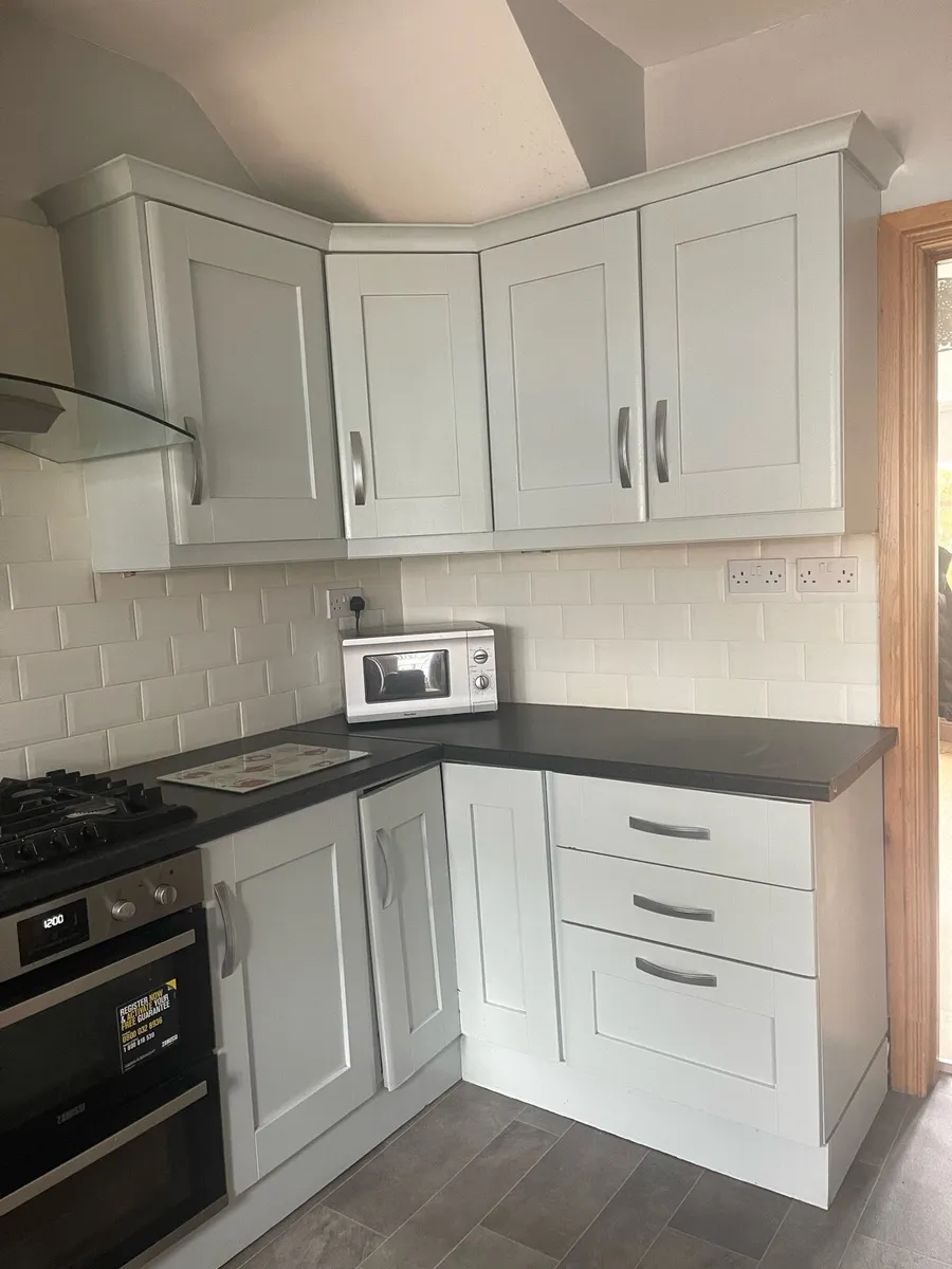 SOLID WOOD KITCHEN & APPLIANCES - Image 2