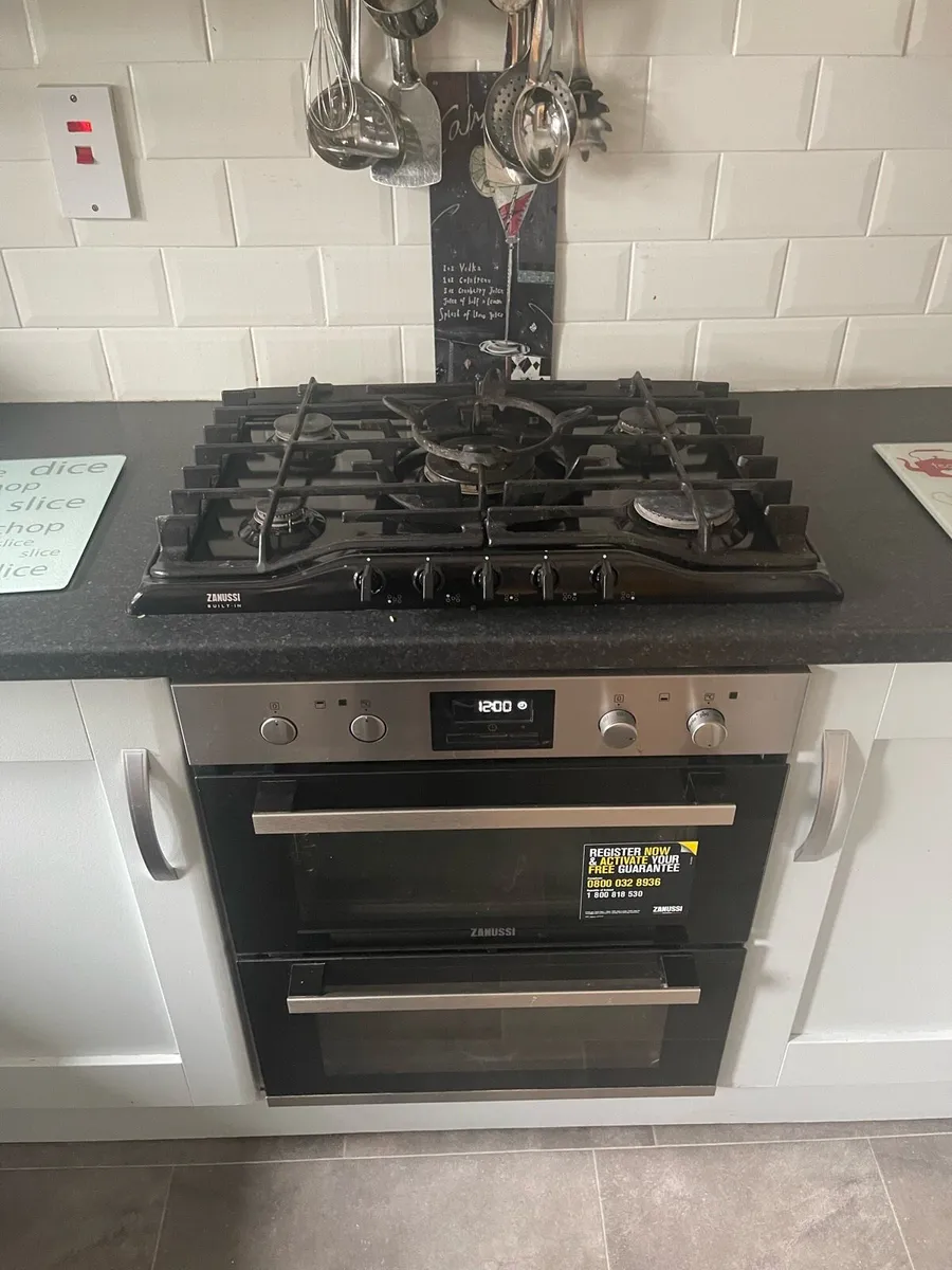 SOLID WOOD KITCHEN & APPLIANCES - Image 4