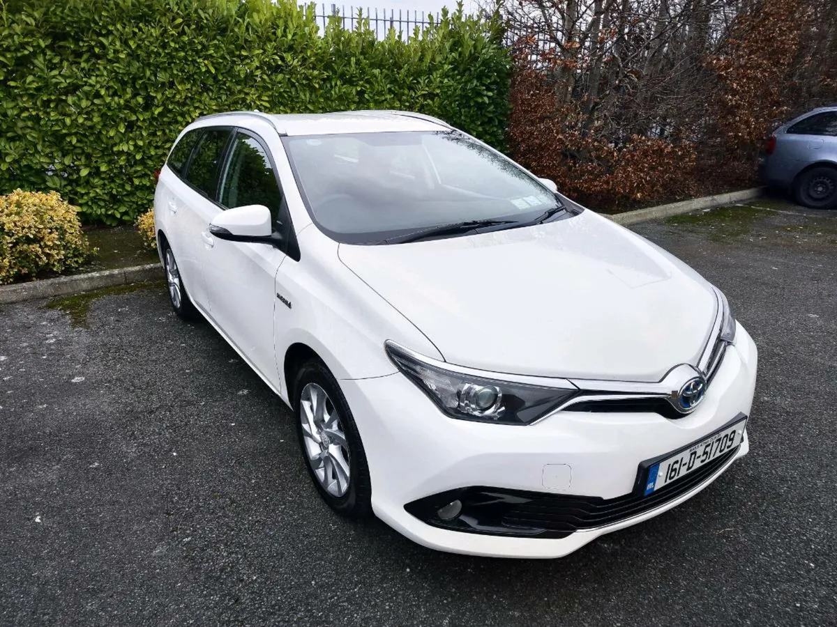 Toyota Auris hybrid - Image 1