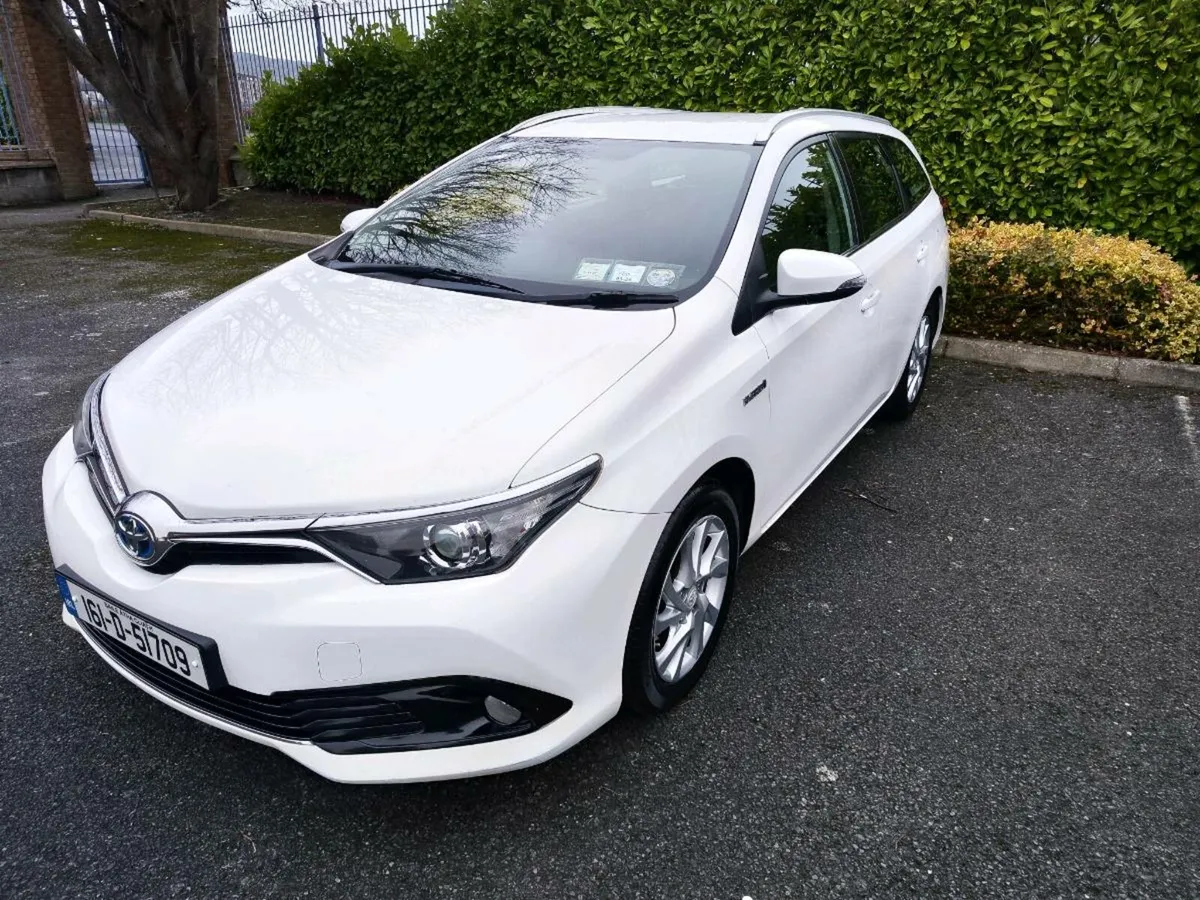 Toyota Auris hybrid - Image 4