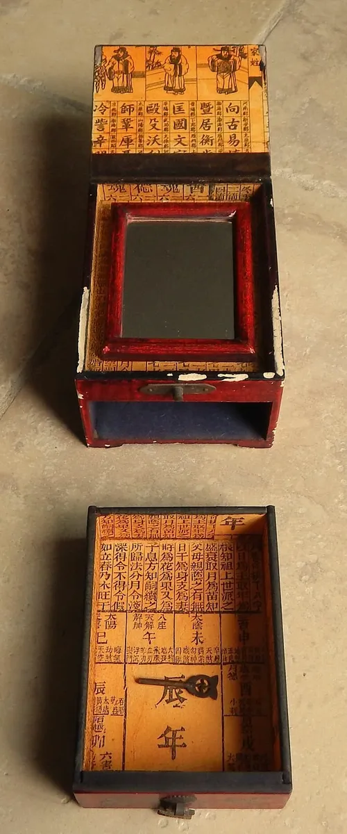 Vintage Chinese Travel Vanity/Shaving Box - Image 4