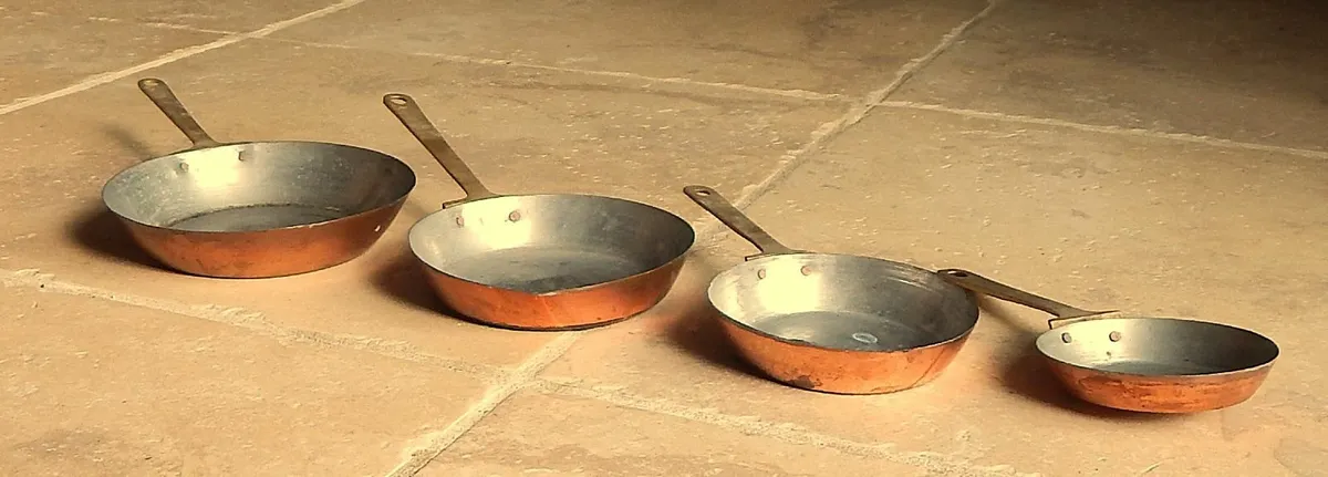 Set of 4 Vintage Small Copper & Brass Pans - Image 1