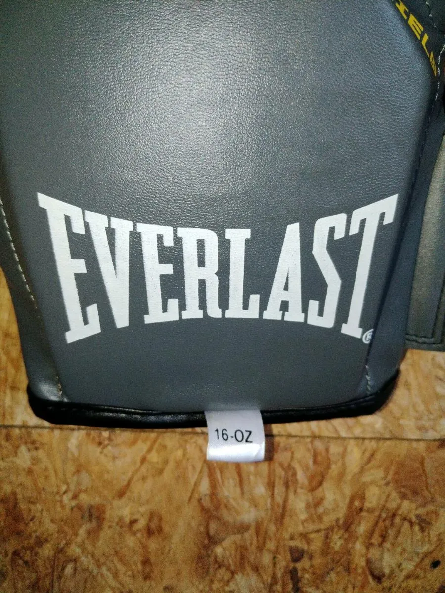 Boxing gloves - Image 3