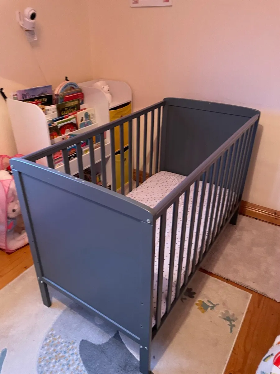 Baby cot - Image 1