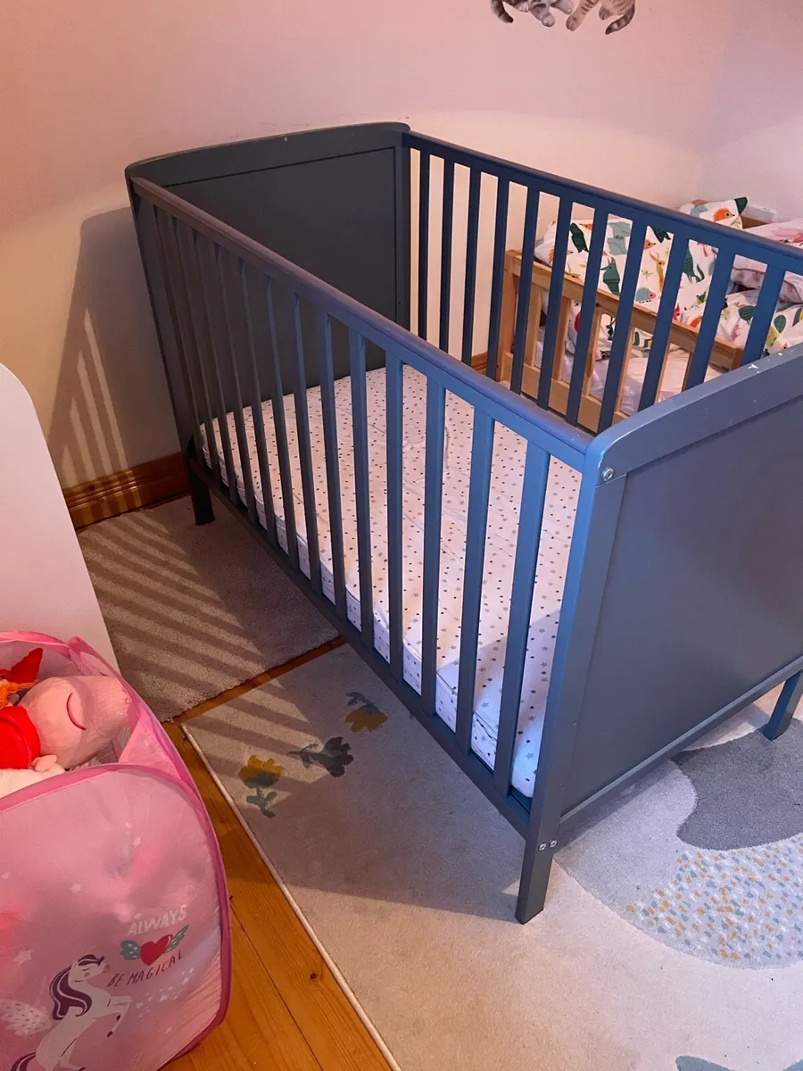 Baby cot - Image 2