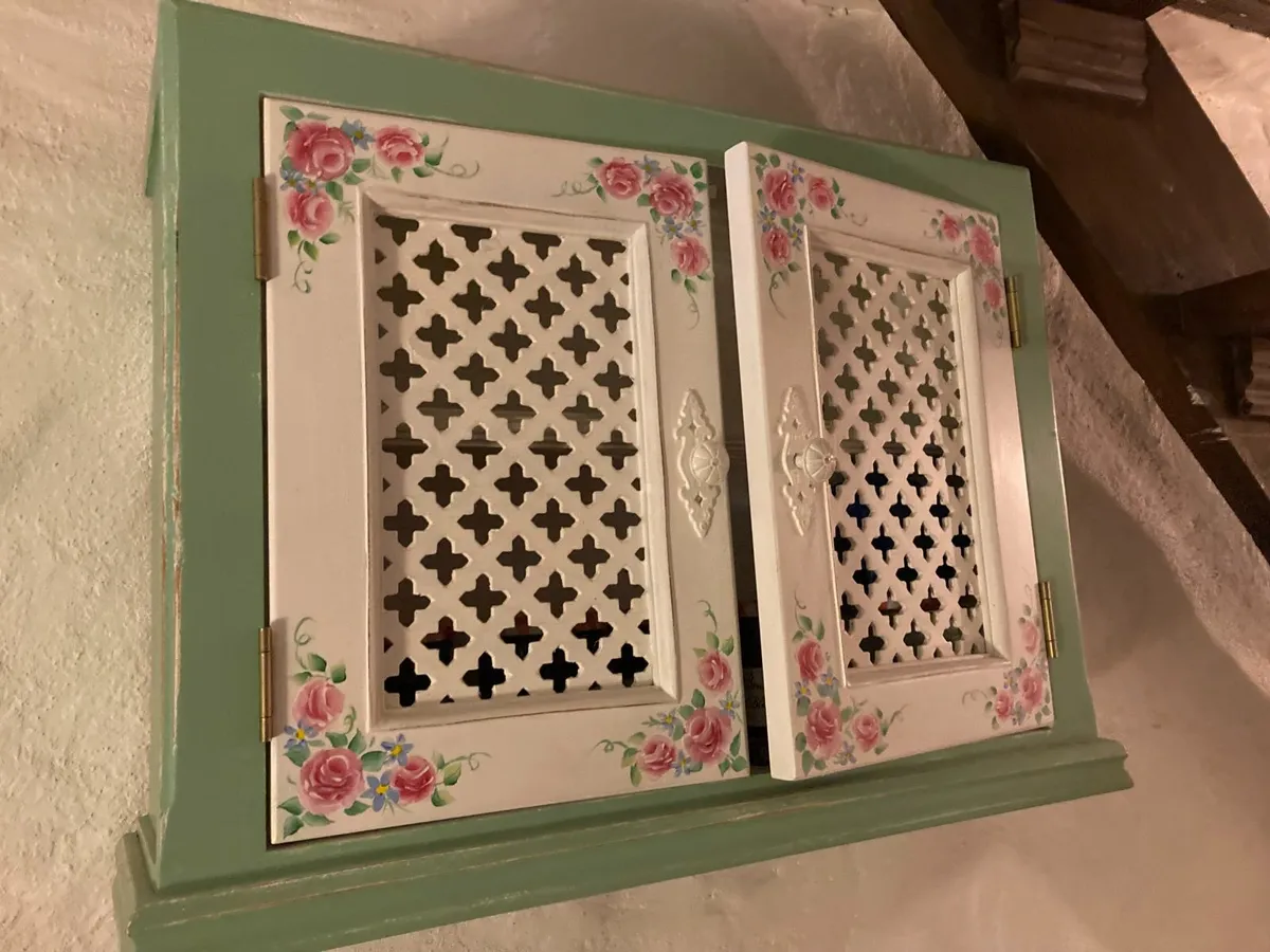 Wooden wall cupboard - Image 1