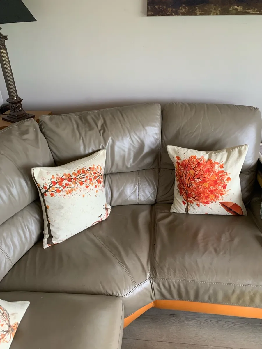 Corner couch - Image 3