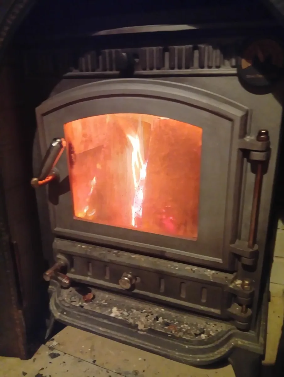 MultiFuel Cast Iron Henley 8kw stove+surround set - Image 1