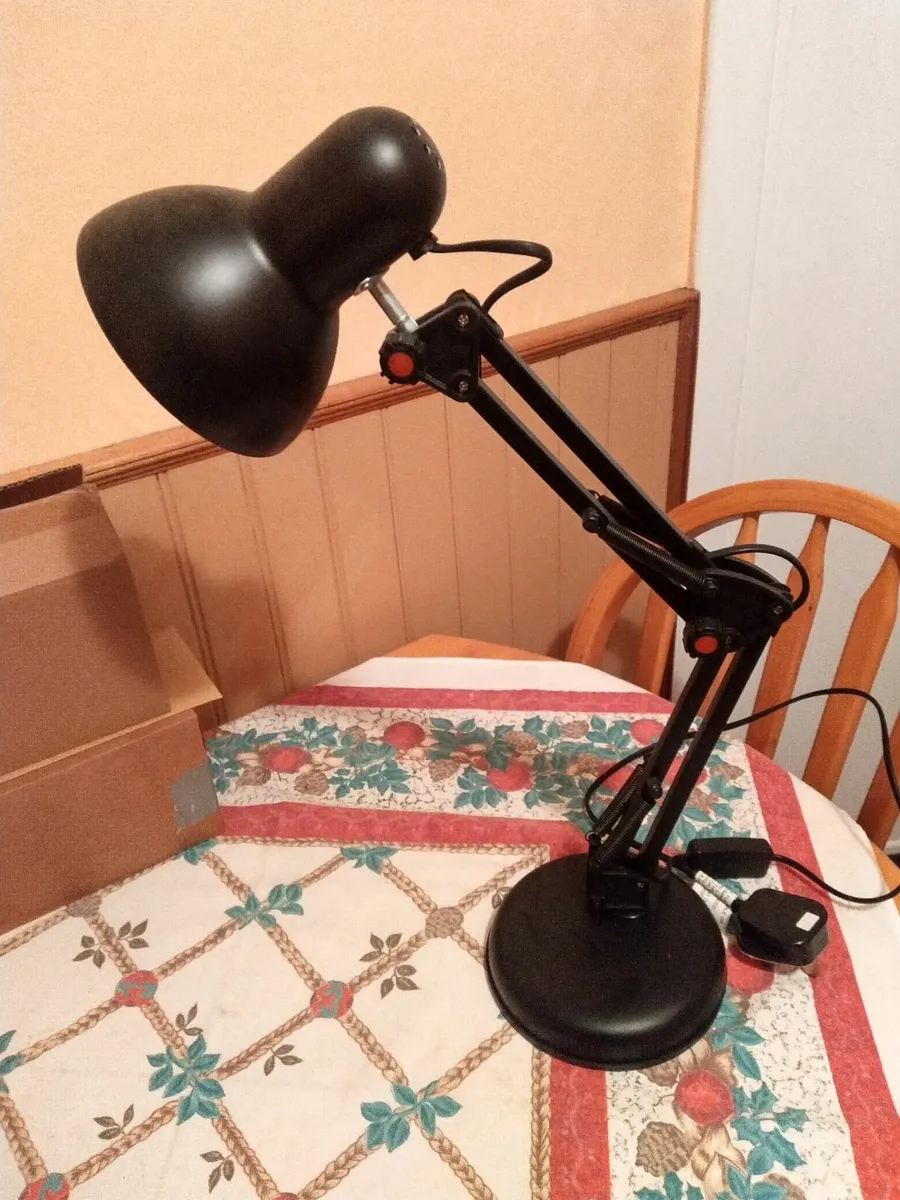 Adjustable swing arm desk lamp - Image 1